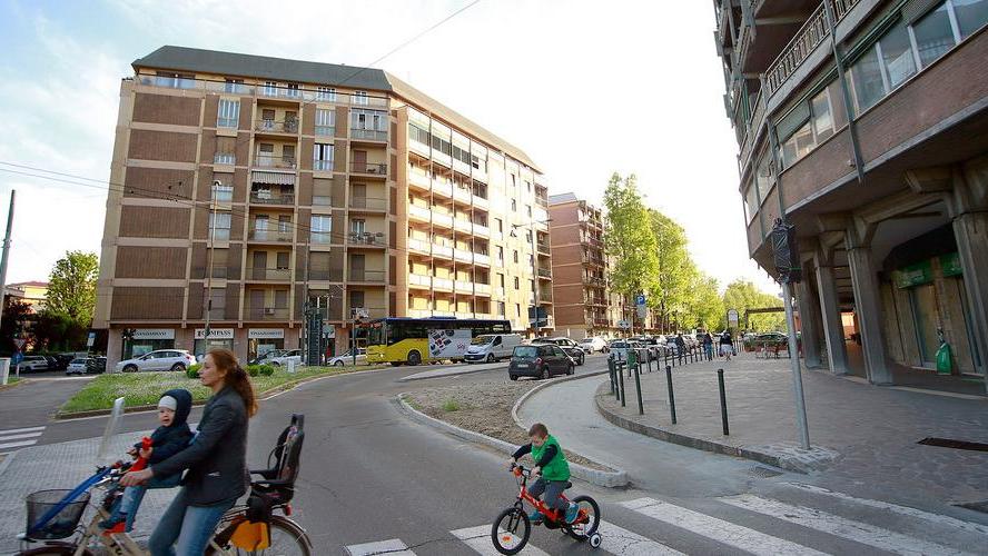 Via Giardini a Modena, 650mila euro per una ciclabile irregolare