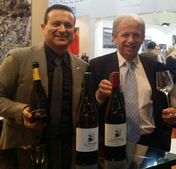 Flavio Nuti del Podere La Regola con l'assessore regionale all'agricoltura Marco Remaschi a Vinitaly 2016