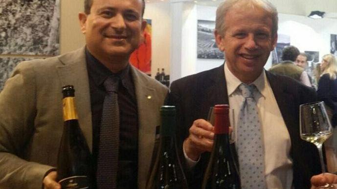 Flavio Nuti del Podere La Regola con l'assessore regionale all'agricoltura Marco Remaschi a Vinitaly 2016