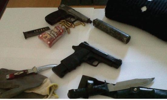 Rapine, colpi di pistola e fuga sui tetti In cinque a processo 