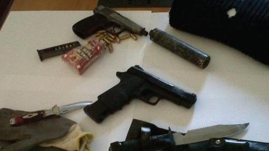 Rapine, colpi di pistola e fuga sui tetti In cinque a processo