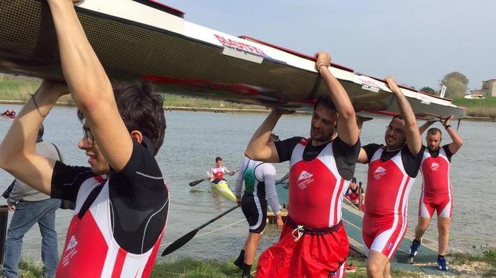 La Canottieri Arno brilla ai regionali di fondo di Livorno