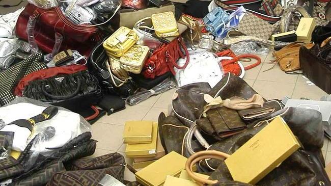 Sequestrati quasi duemila pezzi di merce contraffatta