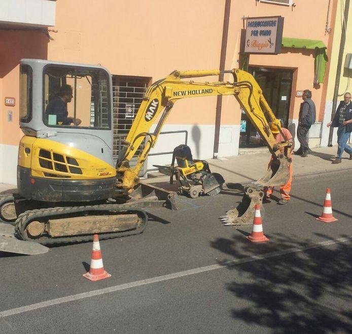 Bagni di Gavorrano Si rompe tubo strada allagata