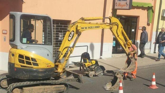Bagni di Gavorrano Si rompe tubo strada allagata