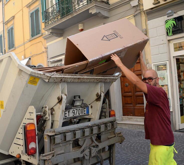 Rifiuti, bufera a Borgo «Aumenti anche del 20%» 