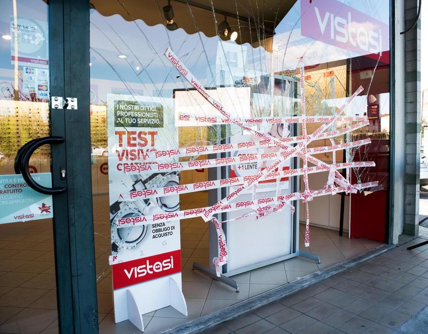 Nuovo assalto a Vistasì, via 400 paia di occhiali 