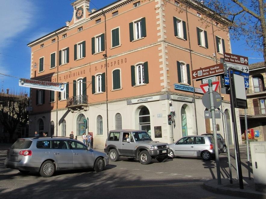 Traffico sulla Giardini, arriva la rotatoria 