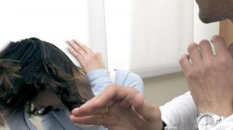 Carpi, pesta moglie al sesto mese e muore bimbo: patteggia