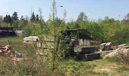 «Via Ghiarda è una discarica» 