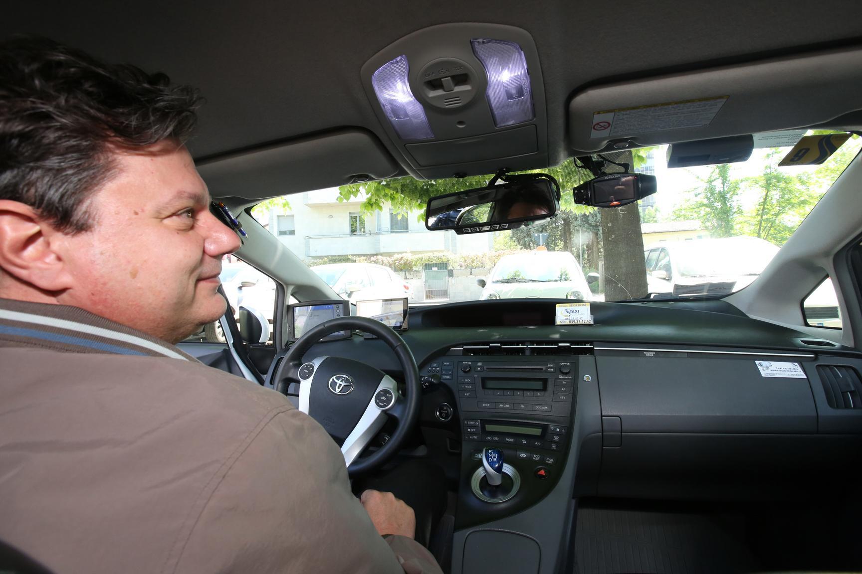 Telecamere sui taxi di Modena «Così siamo protetti più che in passato» 