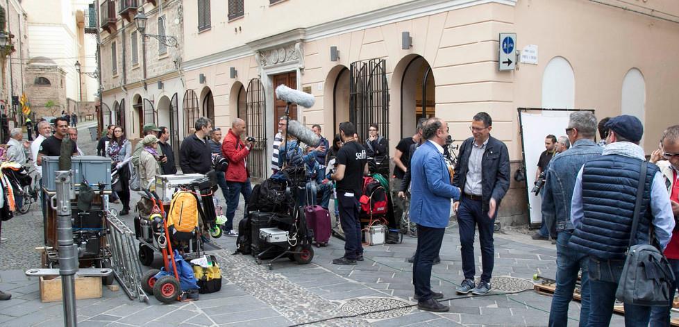 Il centro storico di Alghero trasformato in un set 