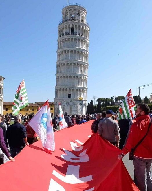 Tute blu: corteo sotto la Torre per il contratto 