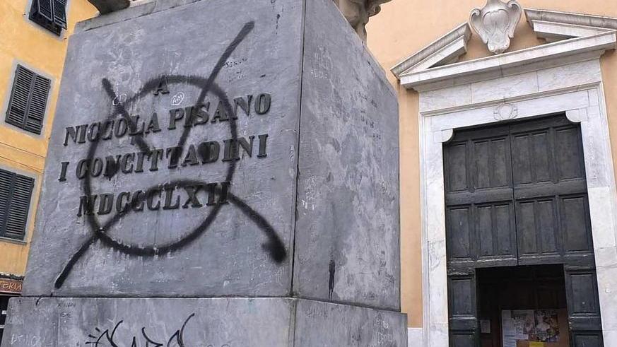 Scritte vandaliche sulle statue: condannato