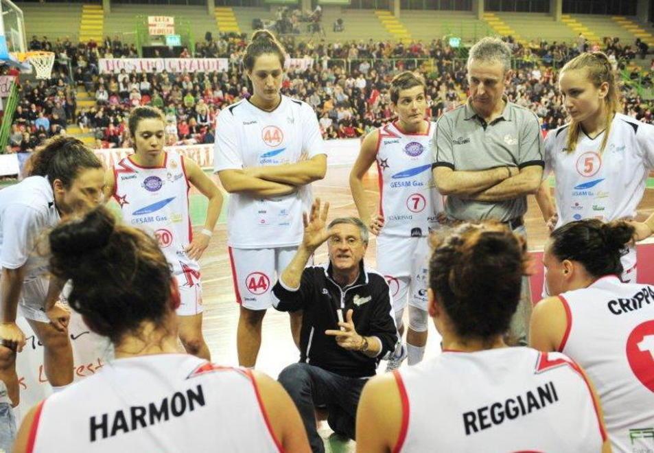 Stasera tutti al Palasport a tifare Le Mura 