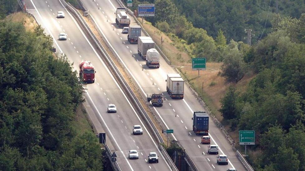 A15, assaltarono l’Autogrill In cinque per due rapine