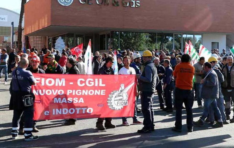 Lo sciopero svuota le fabbriche 