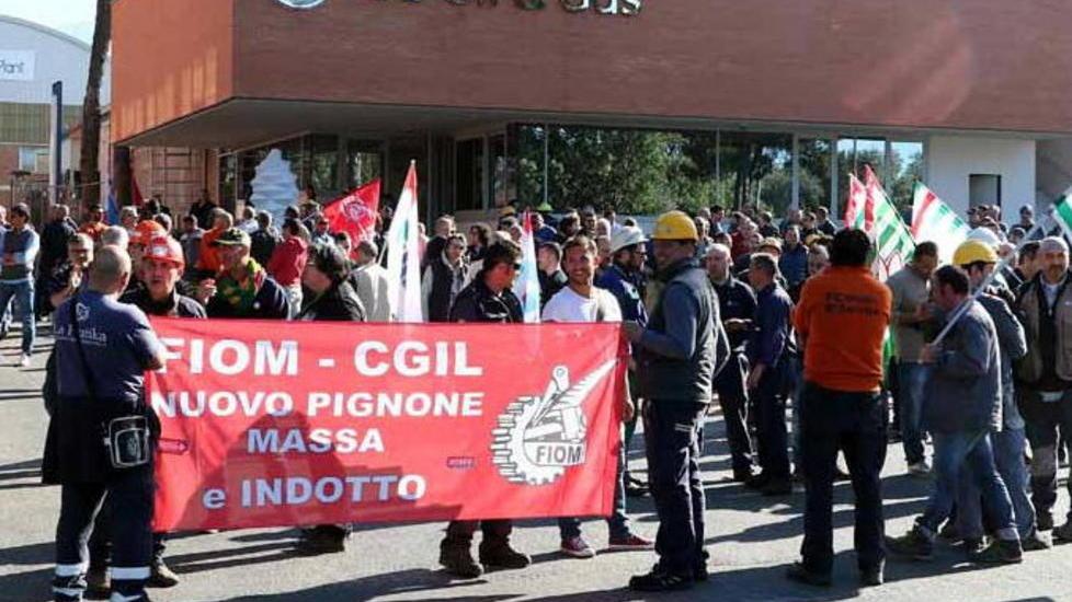 Lo sciopero svuota le fabbriche