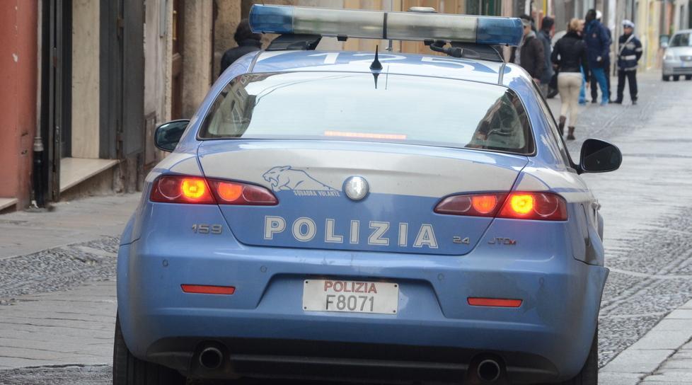Svuotava i garage e rubava auto, arrestato 