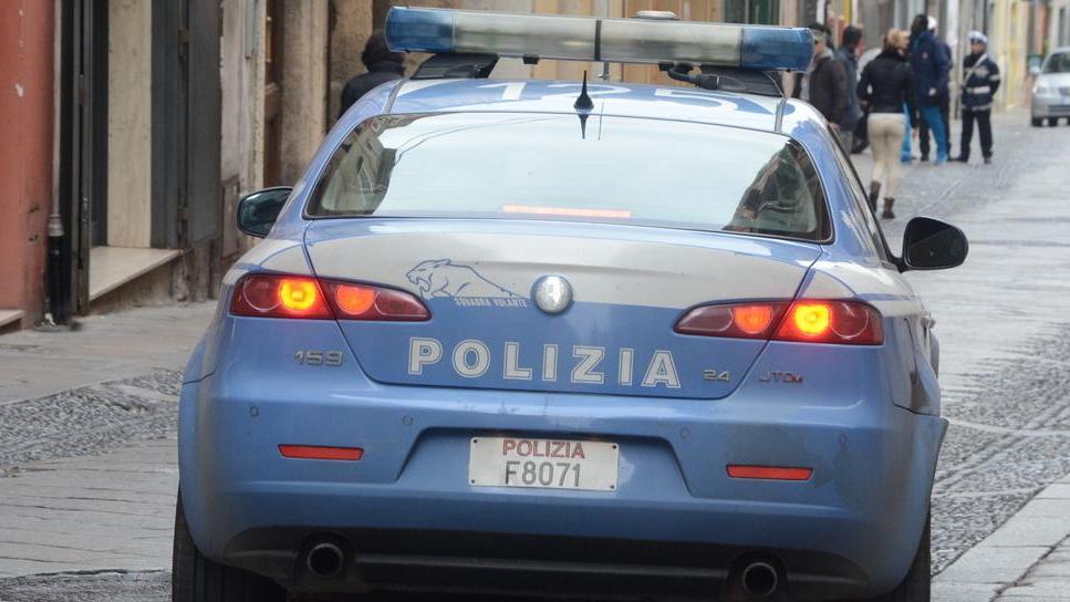 Svuotava i garage e rubava auto, arrestato