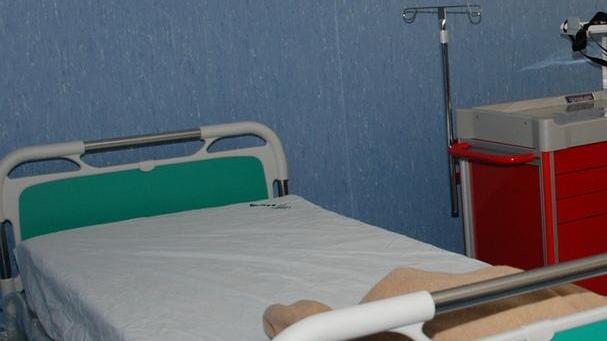 Abusi su una 85enne, medico a giudizio