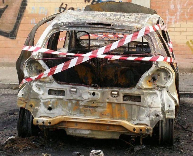 Auto in fiamme