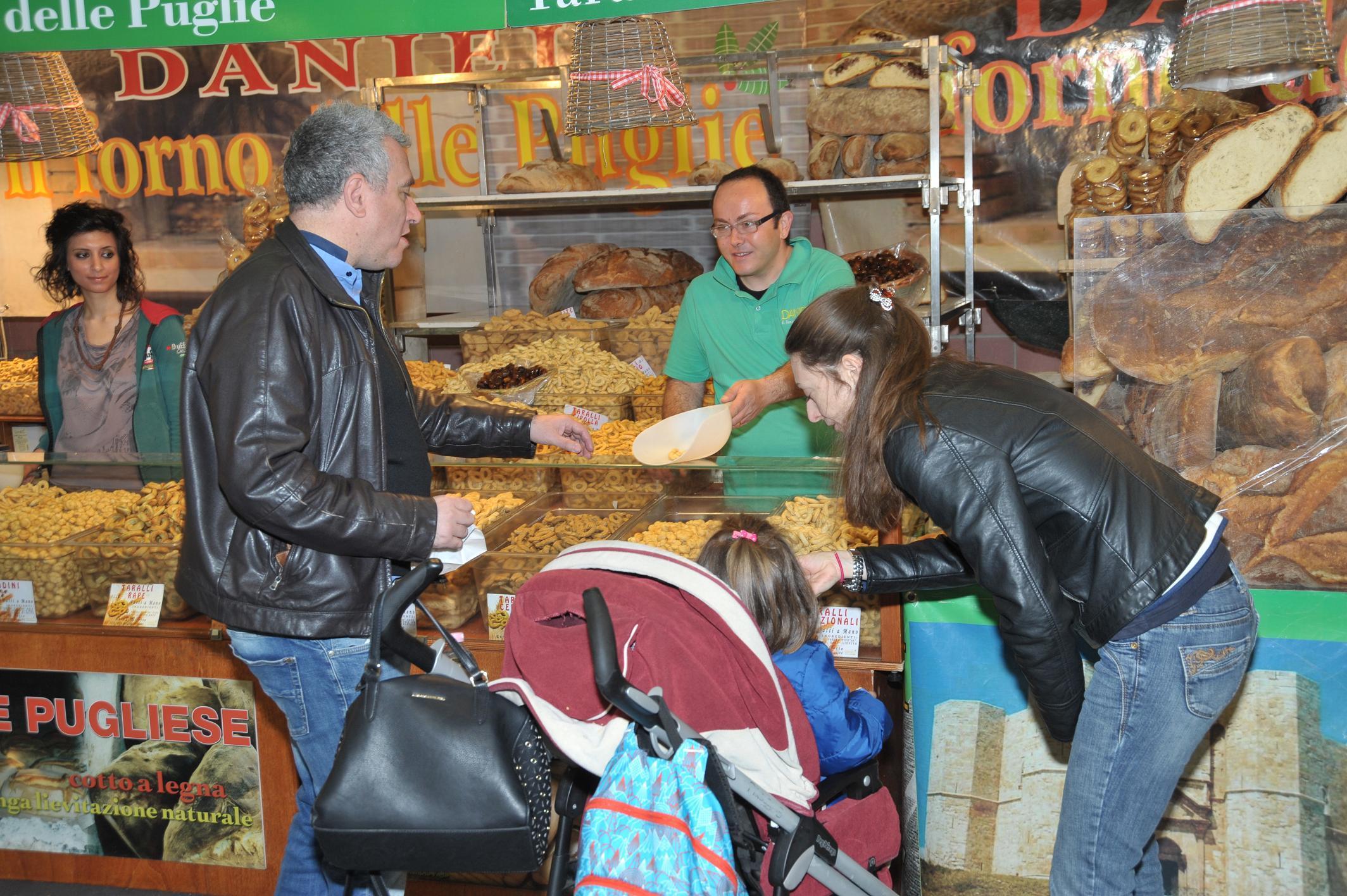 Uno stand del settore dell'enogastronomia all Campionaria di Modena