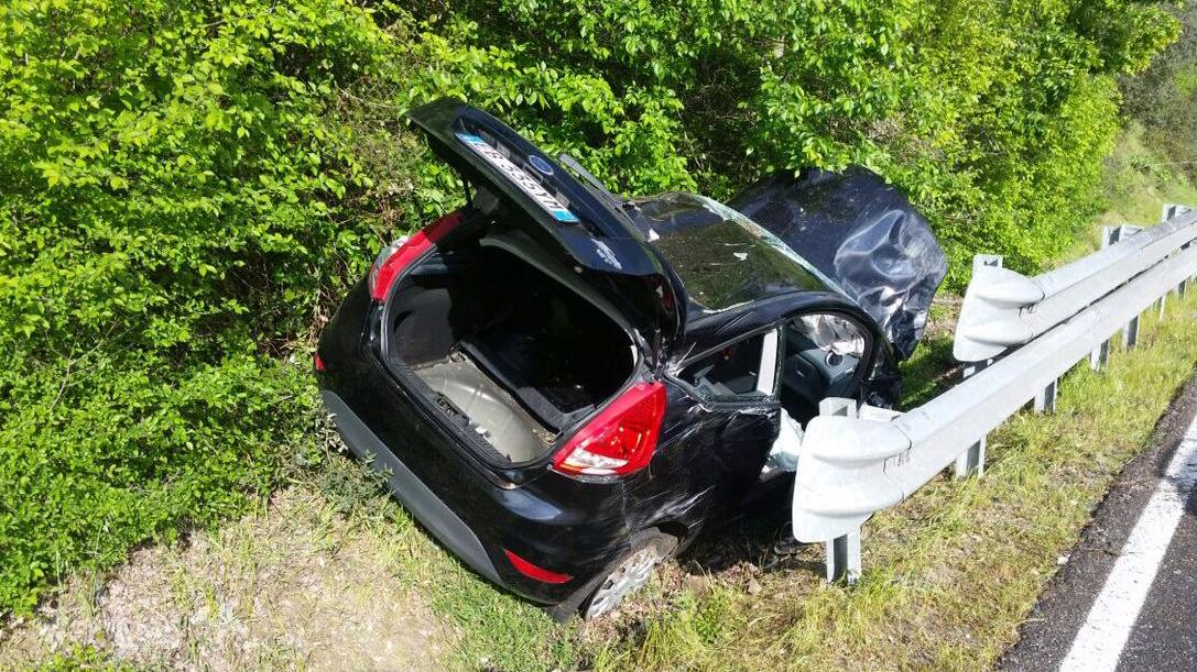 Nuoro, un'auto si ribalta sulla statale 129: gravemente ferito un 27enne di Illorai