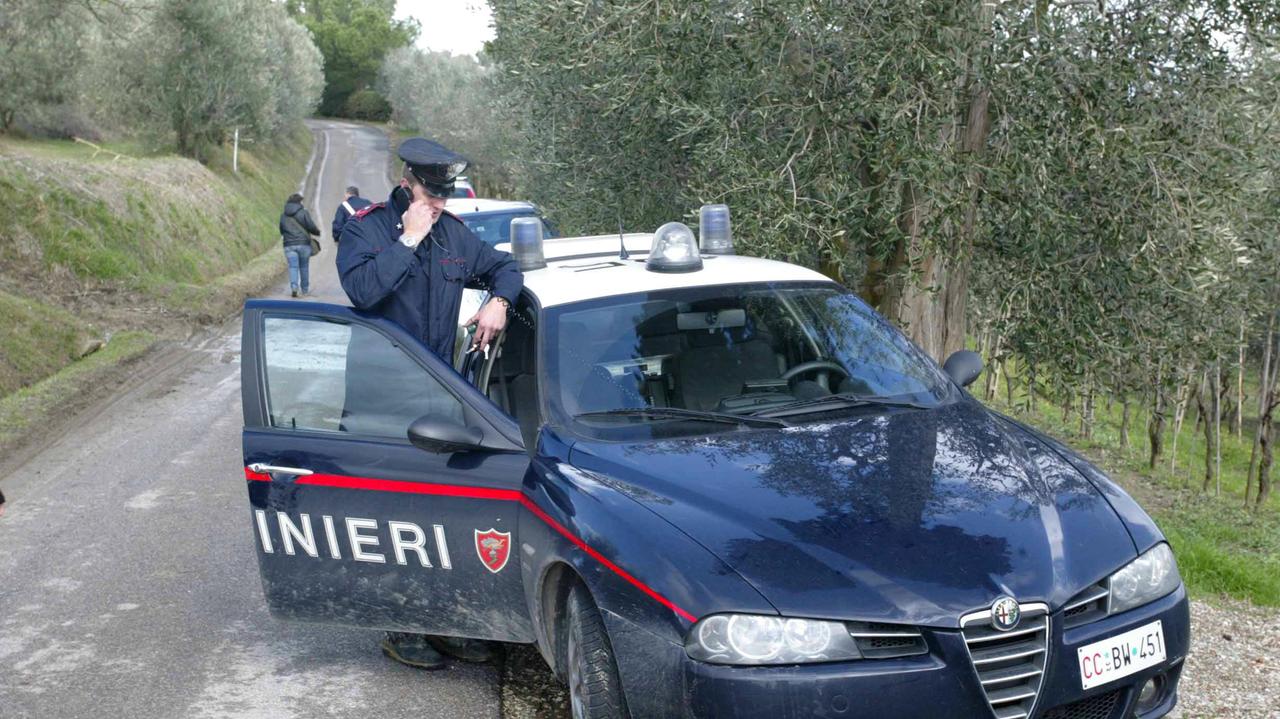 Fingono di vendere frutta e verdura e rubano agli anziani