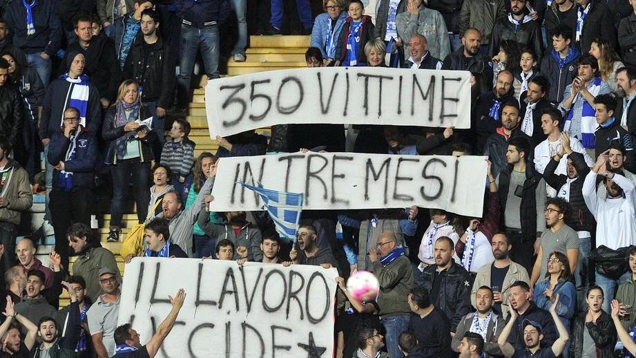 I tifosi ricordano le vittime sul lavoro