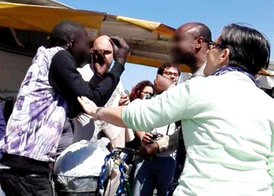 Tregua finita, riecco gli abusivi tensione alle stelle tra i banchi 