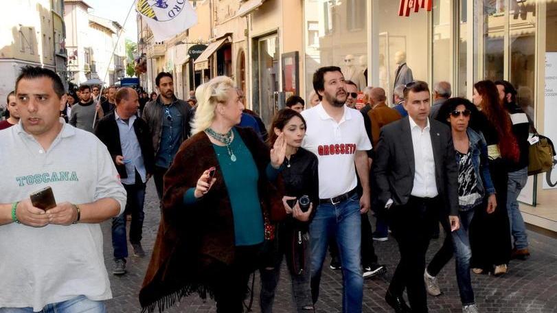 In piazza e al mercato è Salvini show