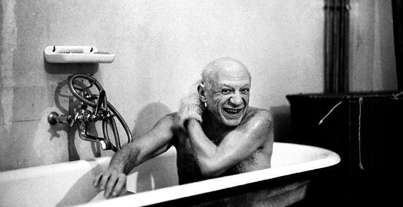 Sparite due foto di Pablo Picasso 