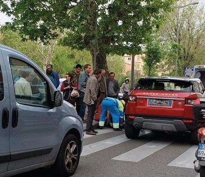 Anziano travolto sulle strisce da un Suv