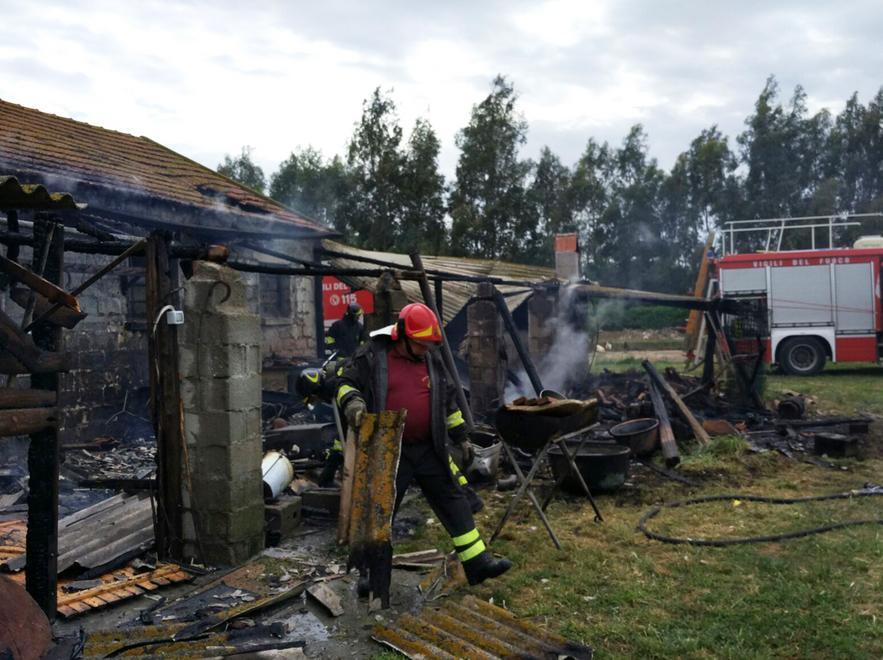 Arborea, paura per un incendio 