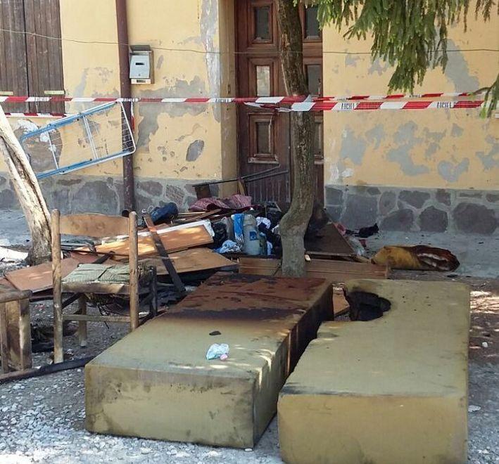 Incendio, famiglia perde la casa 