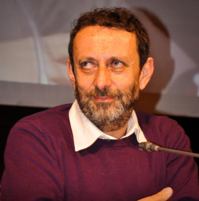 Con Michele Serra Ognuno potrebbe sul palco del don Tosi 
