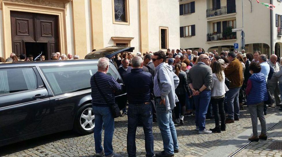 C’era tutto il paese ai funerali del 59enne Lorenzo Incerti