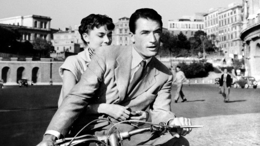 Gregory Peck e Audrey Hepburn sulla Vespa nel film Vacanze Romane