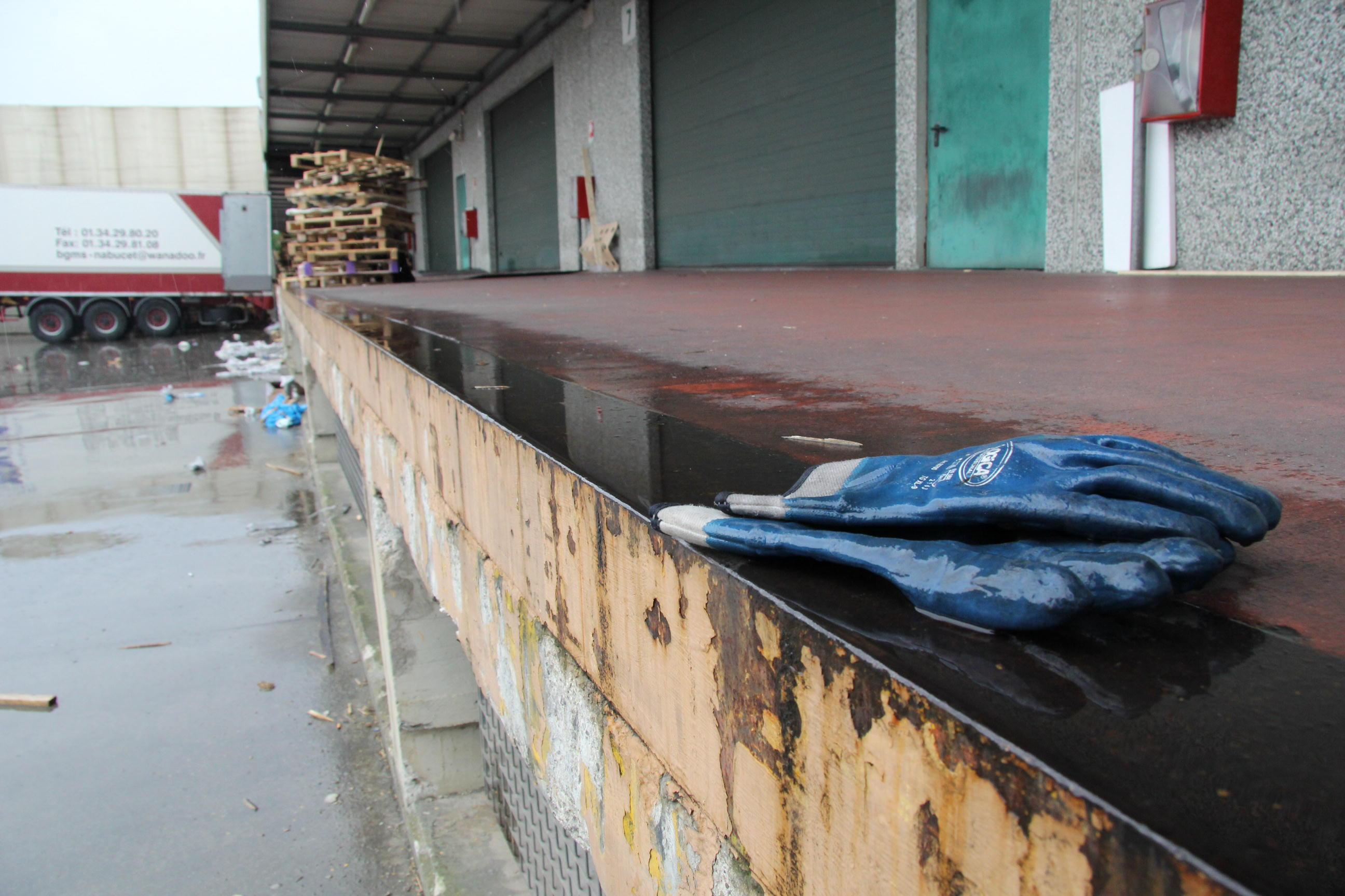 Il piazzale dove è avvenuto l'infortunio mortale (foto batavia)