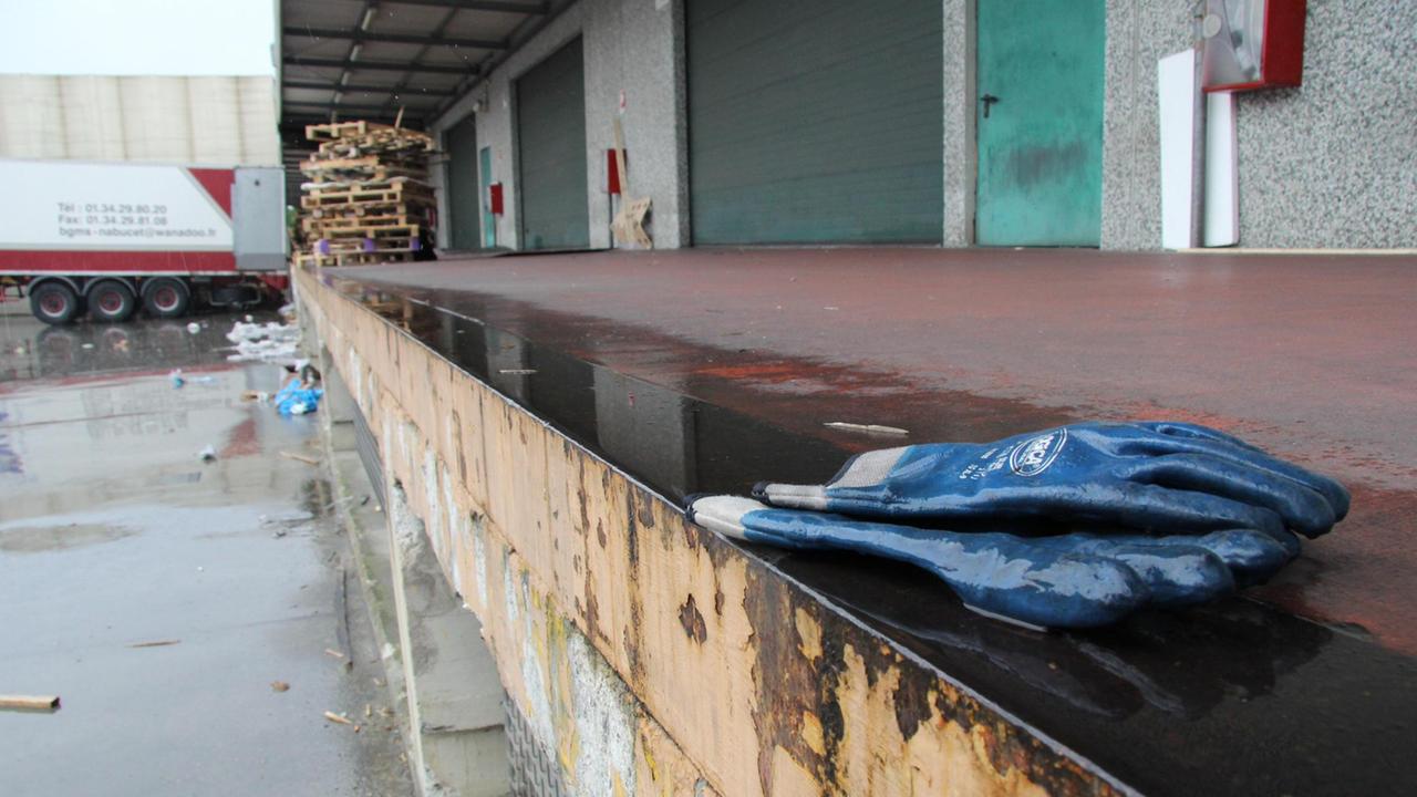 Il piazzale dove è avvenuto l'infortunio mortale (foto batavia)