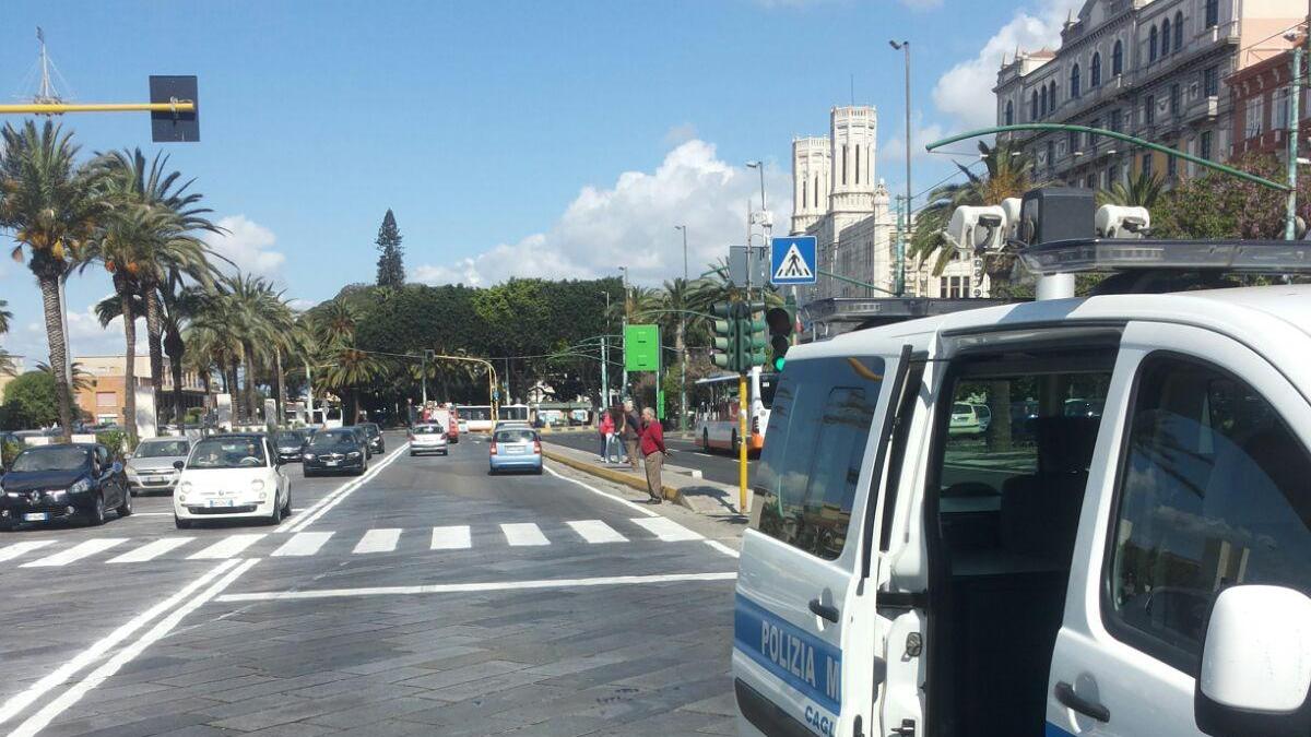 Cagliari, 79enne alla guida di un'auto investe un uomo sulle strisce pedonali