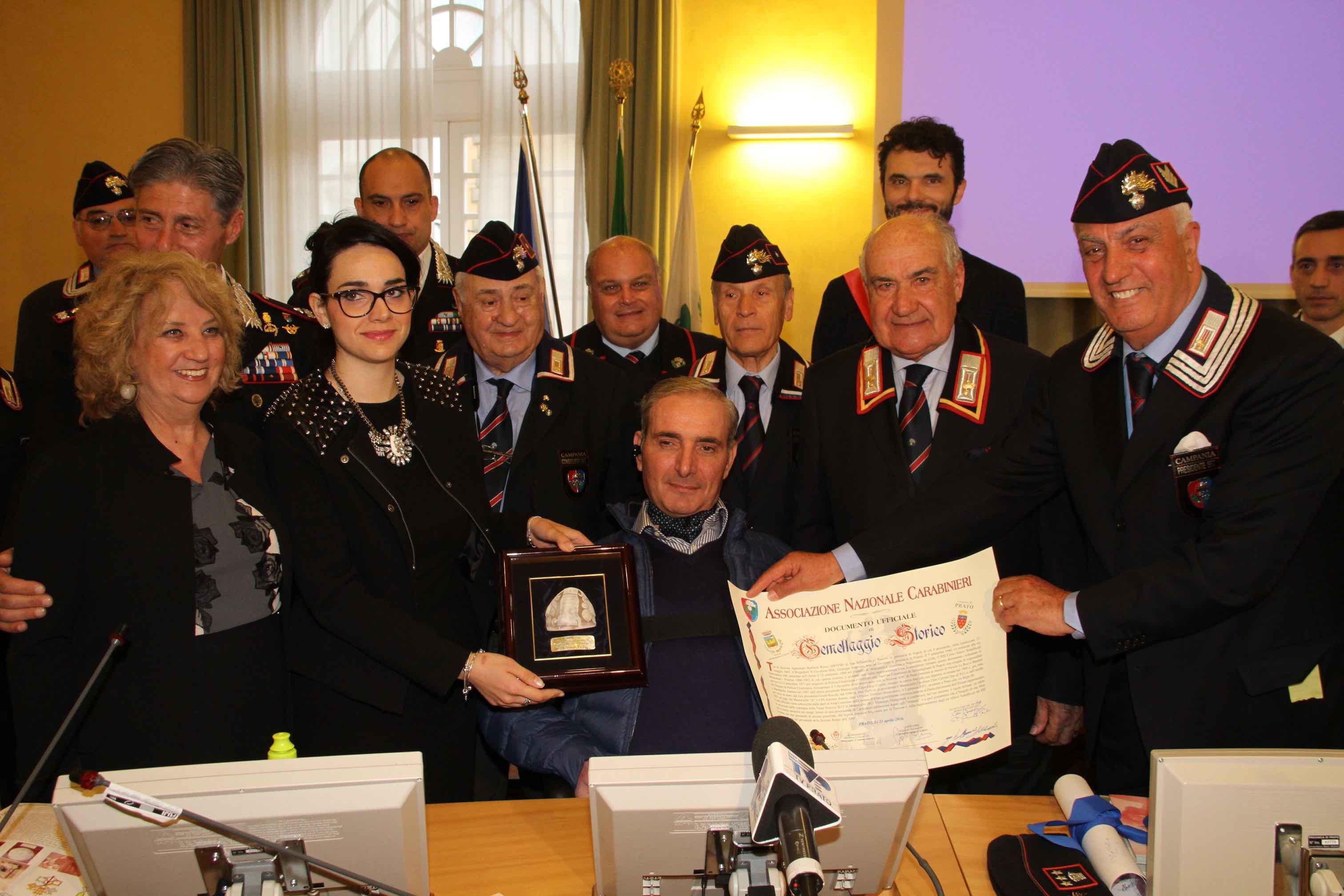 I riconoscimenti dati a Giangrande (foto Batavia)