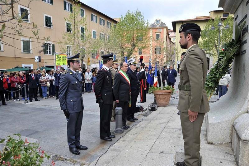 Il sindaco Ferrari alla celebrazione del 25 aprile dello scorso anno