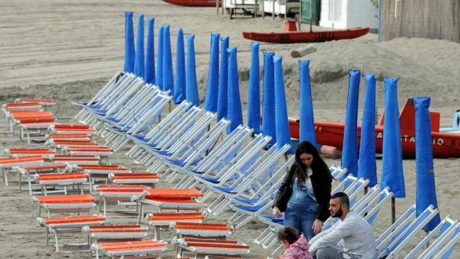 Ponte con tempo brutto Piovono tante disdette