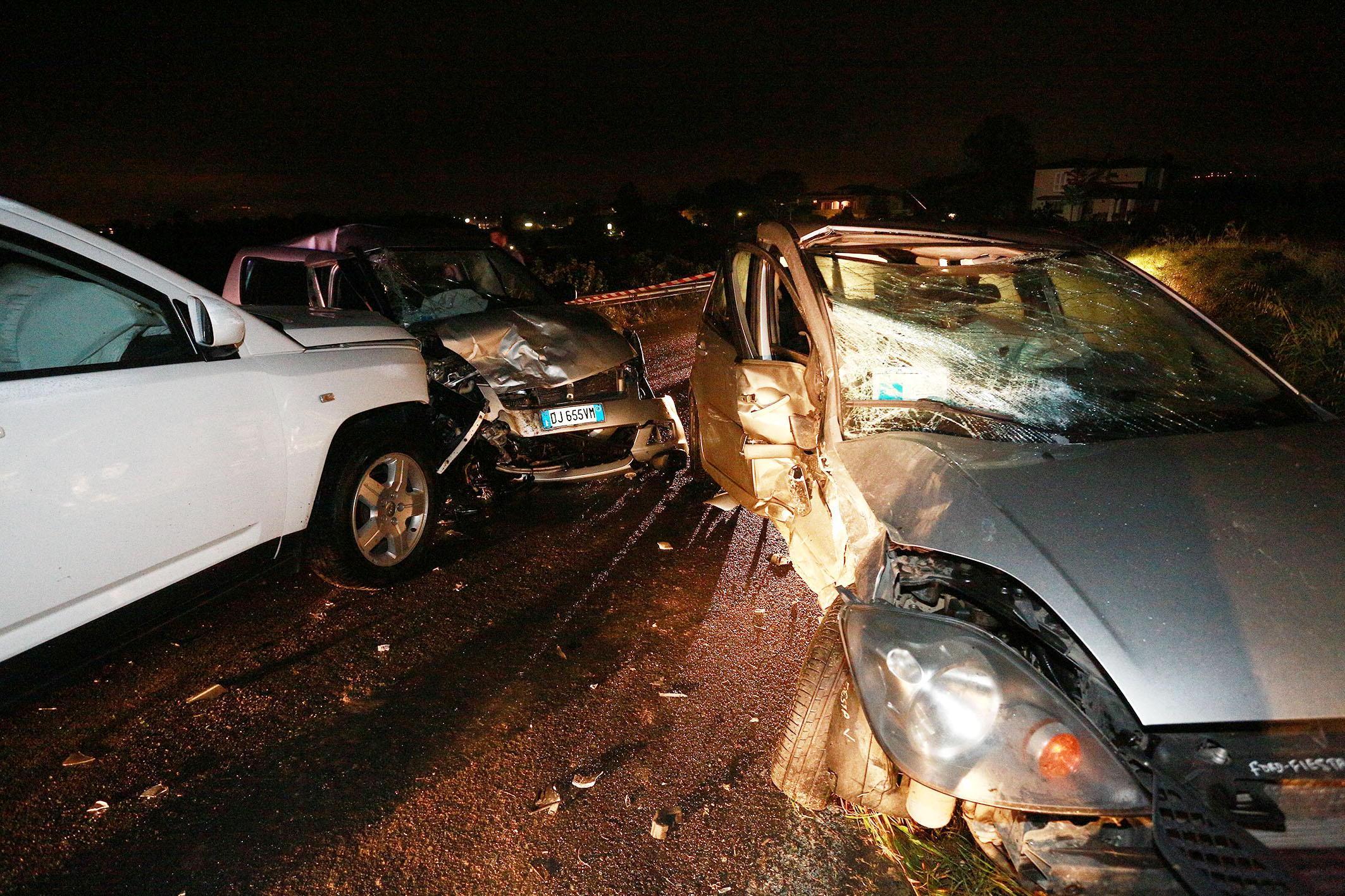 Tre auto coinvolte nell'incidente (Foto Agenzia Carlo Sestini)