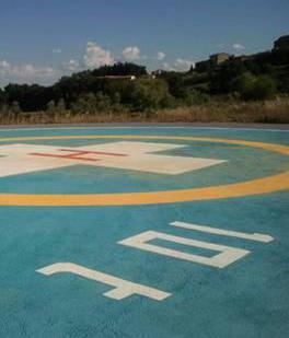 Di notte Pegaso atterra sul campo sportivo 