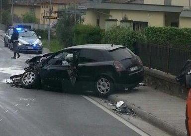 Due feriti e traffico in tilt per un incidente