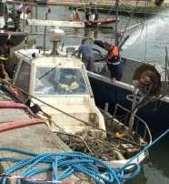 Un peschereccio rischia di affondare nel Portocanale 