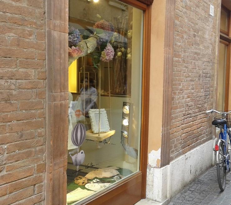Un’altra razzia notturna in un negozio del centro 